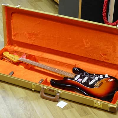 Fender Stevie Ray Vaughan Stratocaster - 3-Colour Sunburst - Incl Vintage-Style Tweed Case image 9