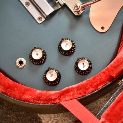 Gibson Melody Maker D with Vibrola 1967 - Pelham Blue image 3