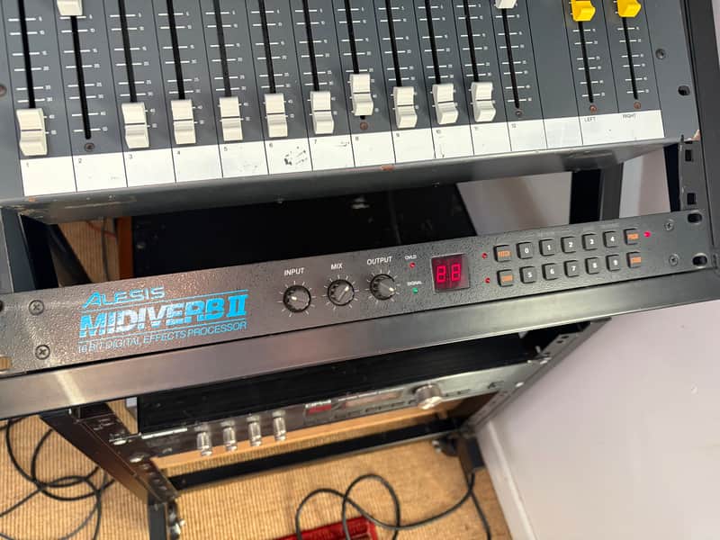 Alesis Midiverb II 16-Bit Digital Effects Processor 1990s - Black image 1