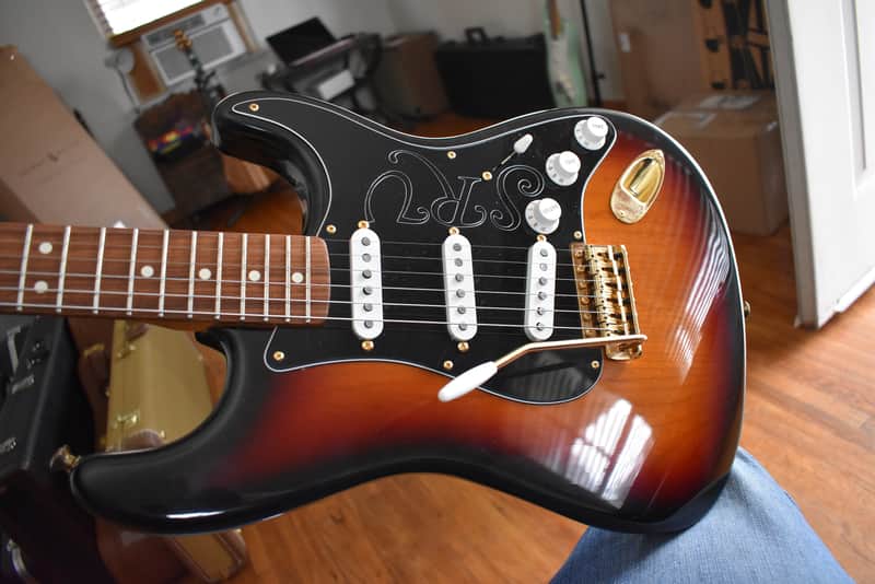 Fender Stevie Ray Vaughan Stratocaster, 2001, OHSC & paperwork, Beautiful older specimen