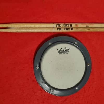 REMO Drum Practice Pad W/Vic Firth Drum Sticks Set - VGC - Save $ image 2