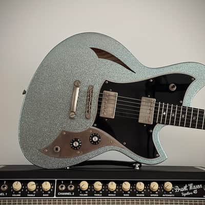 Novo Miris H2 Custom - Relic Ice Blue Metallic Sparkle  Sumpfesche Body, Ebenholz Griffbrett, Fralin PAFs, nur 3,15kg! ​​ 2025 - Ice Blue Metallic Sparkle Aged Relic image 15