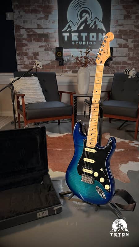 Fender Limited Edition Player Stratocaster® HSS Plus Top 2020 image 1