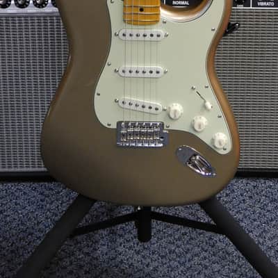 Fender American Professional Classic Stratocaster 2025 - Faded Firemist Gold image 2