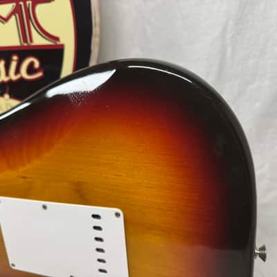 Fender American Vintage Reissue AVRI '62 Stratocaster Guitar with Case 1988 - 3-Color Sunburst / Rosewood fingerboard image 11