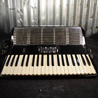 Guerrini Company 2/4 Student Accordion image 1