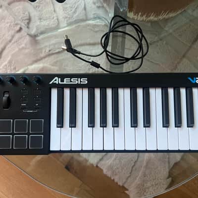 Alesis V25 25-key USB MIDI Controller with Beat Pads 2017 - 2022 - Black image 1