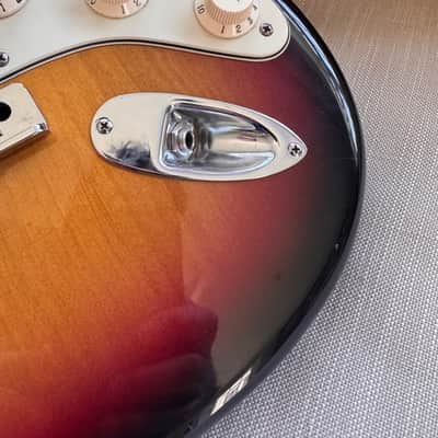 Fender 50th Anniversary American Deluxe Stratocaster 2004 - Sunburst image 4