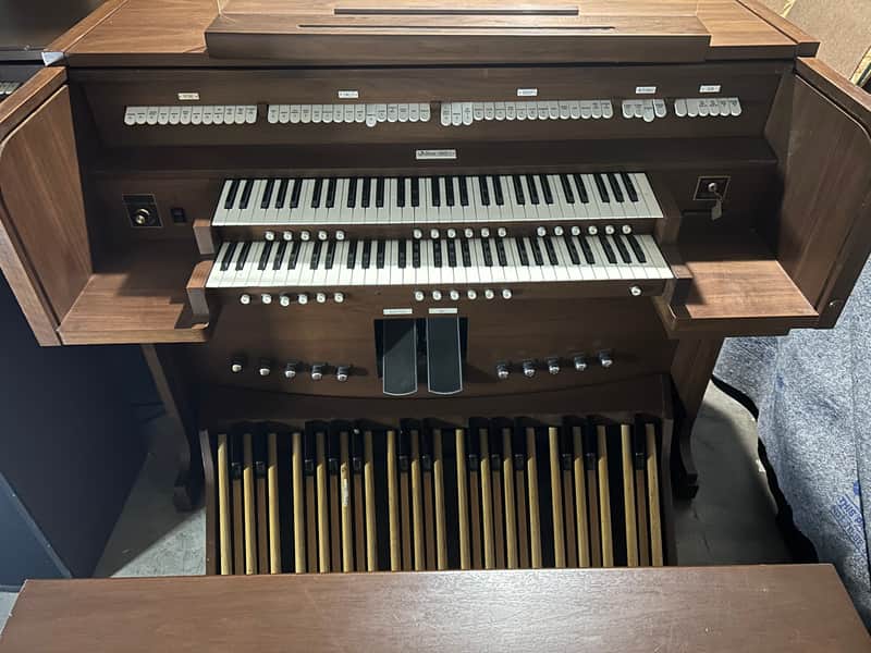Allen Digital Computer Organ w/ 32 Note Concave Pedalboard, Bench & Allen HC15 Speakers! image 1