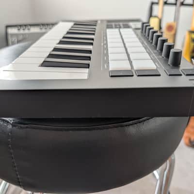 Novation Launchkey Mini 25 MKIV MIDI Keyboard Controller 2024 - Present - Black image 6