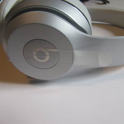 New Beats Solo3 Wireless  2020s image 8