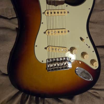 Fender American Vintage II '61 Stratocaster 2022 - Present - 3-Color Sunburst image 9