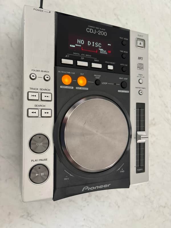 Pioneer CDJ200 image 1