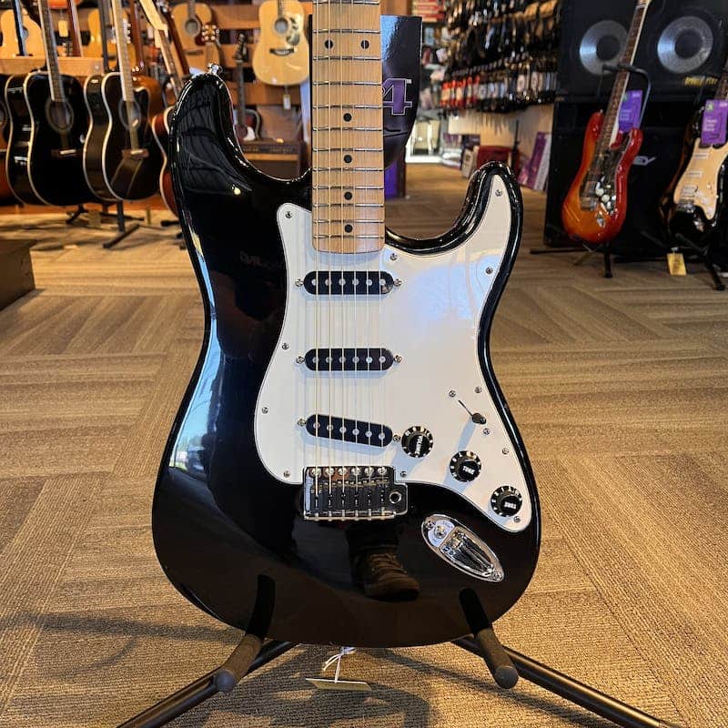 Used Fender 57 RI STRATOCASTER MIJ 1988-89 Electric Guitars Black image 1