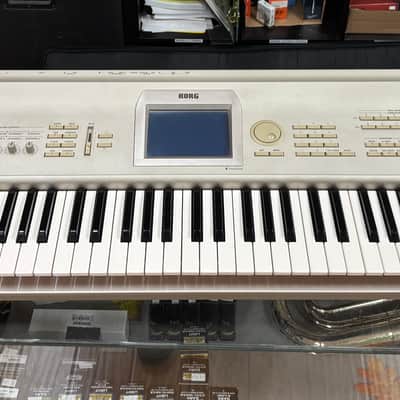 Korg Triton Studio 76-Key 120-Voice Polyphonic Workstation 2002 - 2005 - Silver