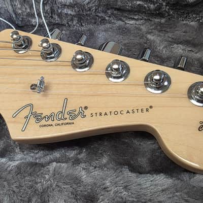 Fender American Professional Stratocaster 2018 BRAND NEW Time Capsule CASE QUEEN Ultra Luxe 2-Tone Sunburst USA Strat 60s vintage 4-bolt neck Investor Guitar image 9