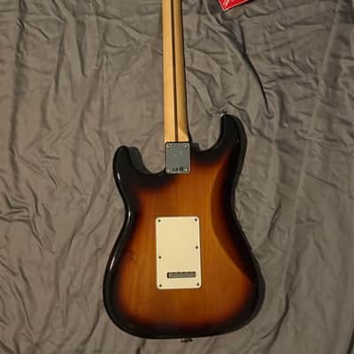 Fender Player Stratocaster with Maple Fretboard 2018 - 2024 - 3-Color Sunburst image 4