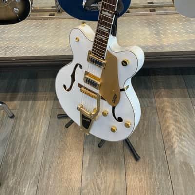 Gretsch G5422TG Electromatic Double Cutaway Hollow Body with Bigsby, Gold Hardware 2018 - Present - Snow Crest White image 6