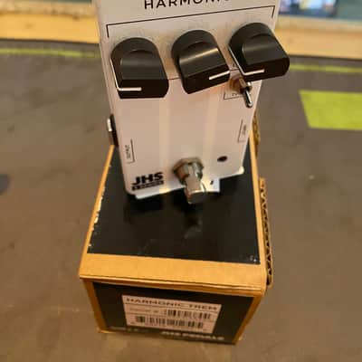 JHS 3 Series Harmonic Tremolo image 2