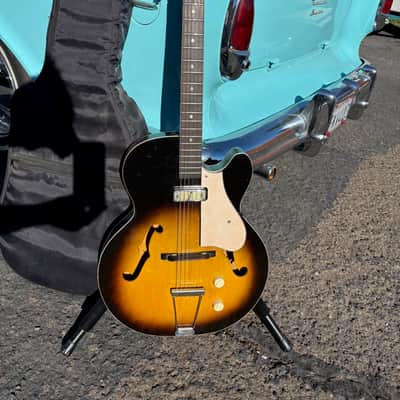 Harmony Rocket H53 DeArmond Pickup 1961 - Nitro Cellulose Lacquer Sunburst image 1