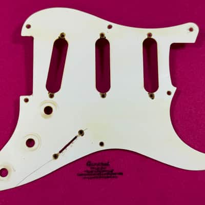 GVT Master-Aged 1954–1957 for Stratocaster® Pickguard – Vintage Eggshell ABS / Aged image 5