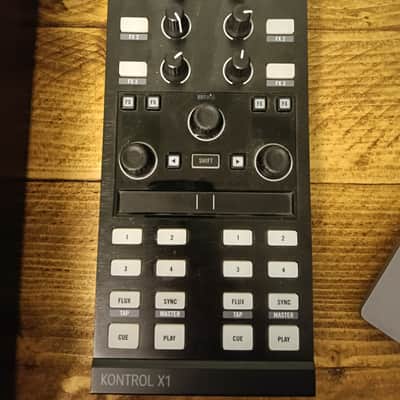 (2x) Native Instruments Traktor Control MK2 2021 image 1