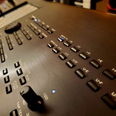 MUST SEE!!! KORG KRONOS X 88 FULLY SERVICED AND IN AMAZING CONDITION! image 12