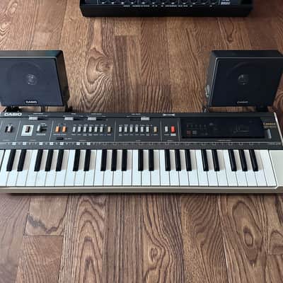 Vintage Casio MT-800 Casiotone Keyboard (1983) – Complete with Detachable Stereo Speakers image 2