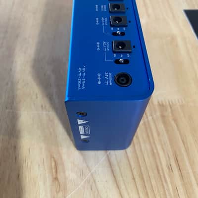 Strymon Zuma 9-Output High Current DC Power Supply 2016 - Present - Blue image 7