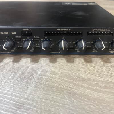 dbx 1066 Dual-Channel Compressor / Limiter / Gate 2010s - Black image 3