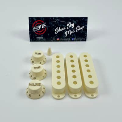 Silver Sky Se vintage mint green pickguard & parchment pickup covers, knobs & switch tip image 7