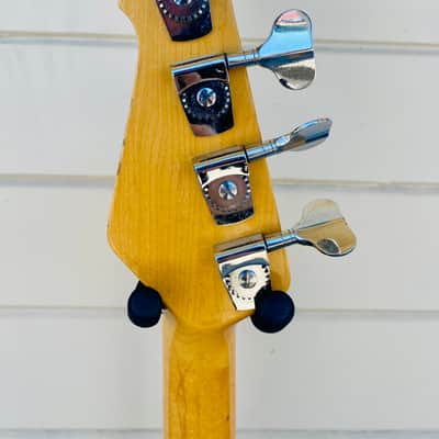 PEAVEY T-40 4 STRING BASS SUNBURST FINISH -1979 image 5