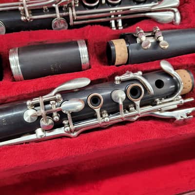 Buffet Crampon E11 Intermediate Bb Clarinet - Black image 4