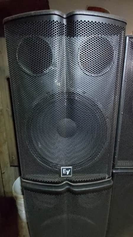Electro-Voice TX1181 18" subwoofers 2012 (pair) image 1