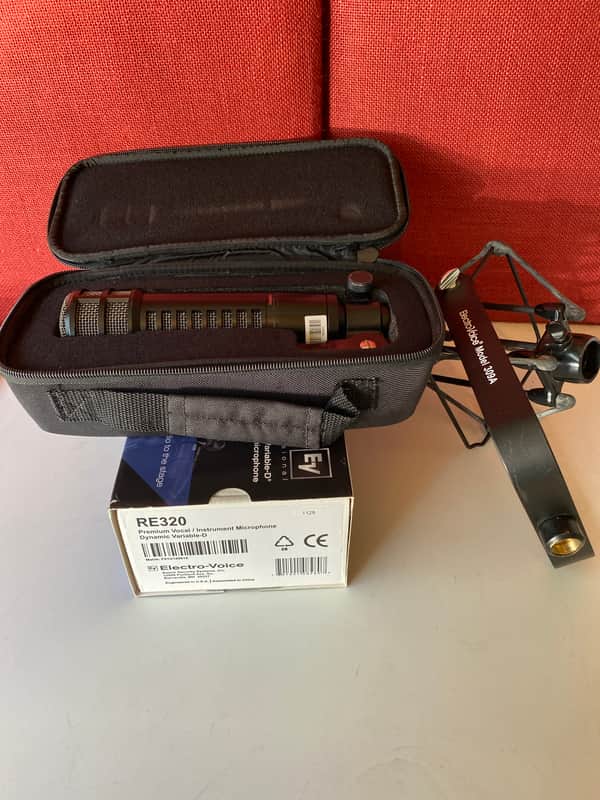 Electro-Voice RE320 with shock mount image 1