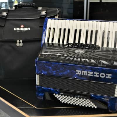Hohner Bravo III 72 Bass Piano Accordion Blue image 3