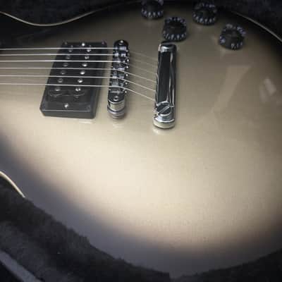 Gibson Adam Jones Signature Les Paul (in mint condition) Standard 2022 - Present - Antique Silverburst. image 5