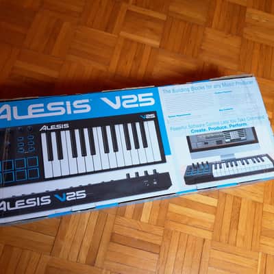 Alesis V25 25-key USB MIDI Controller with Beat Pads 2017 - 2022 - Black image 2