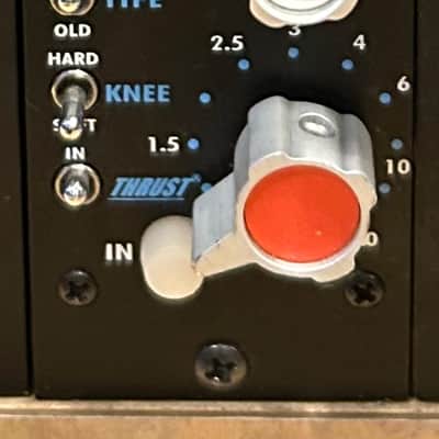 API 527 Compressor / Limiter Module image 1