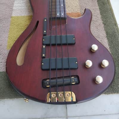Vantage Fretless four string bass 92-94 - Wood image 3