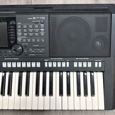 Yamaha PSR S775 61 Key Arranger Keyboard With Stand image 4