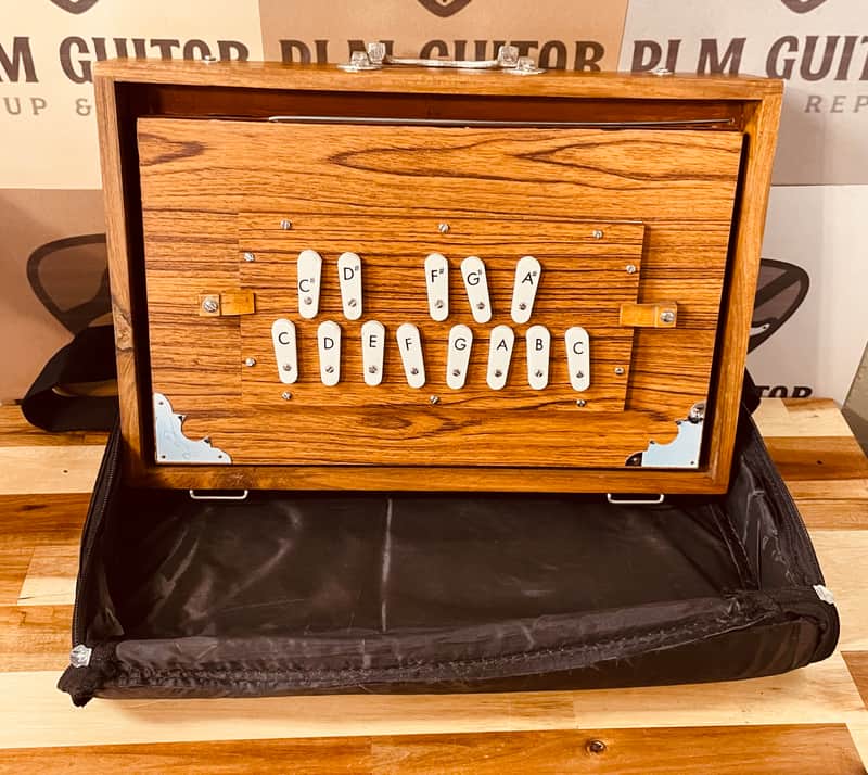 Shruti Box Pump Organ image 1