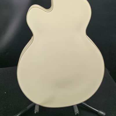 Gretsch G2420TG Streamliner™ Hollow Body with Bigsby® LTD, Laurel Fingerboard, Broad'Tron™ BT-3S Pickups, Vintage White image 4