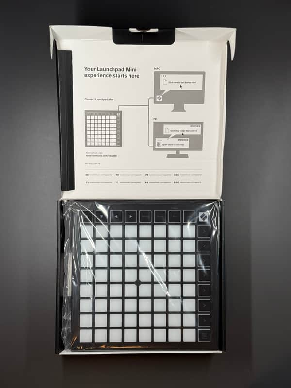 Immagine Novation Launchpad Mini MKIII Pad Controller 2019 - Present - Black - 1