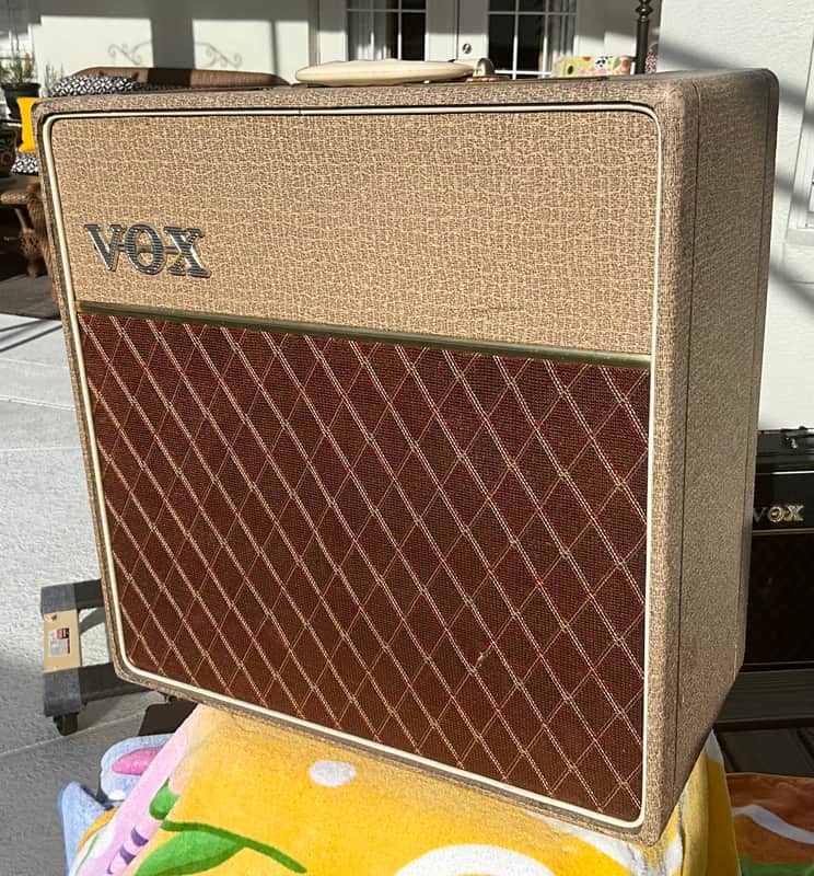 Vox AC-10 2-Channel 10-Watt 1x10" Guitar Combo 1961 - 1963 - Fawn image 1