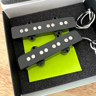Fender Jazz Bass pick ups image 1