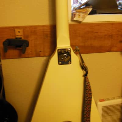 SX flying V 2000s Aged Alpine White (Essex) image 4