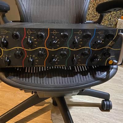 EAR 825 TWO-CHANNEL 5-BAND EQUALIZER image 1