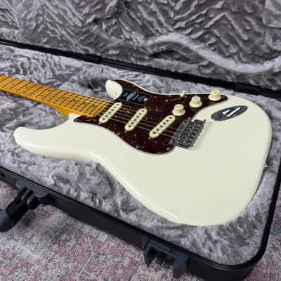 Fender American Professional II Stratocaster in Olympic White w/ Deluxe Hardcase image 10