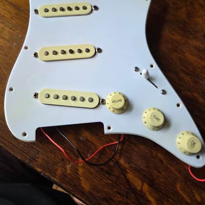 Squire Stratocaster 1989 - White Loaded Pickguard image 1